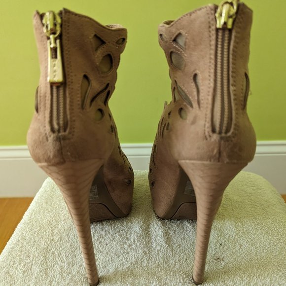 BEBE Suede Net Tan High Heels Sz 6 - Picture 4 of 6